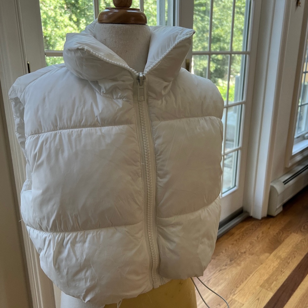 White Cropped Sleeveless Puffer Vest size XS